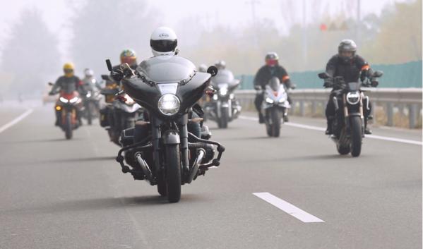 杨天宁新歌播放破百万 打造国内首支摩托骑士之歌全球发行引热议